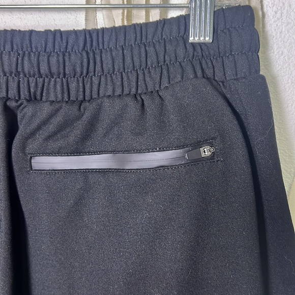 FEAT Men’s Standard Short in Black Size M - Picture 5 of 14